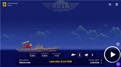 Schermata principale di Aviamasters — biplano sulla portaerei, oceano blu navy